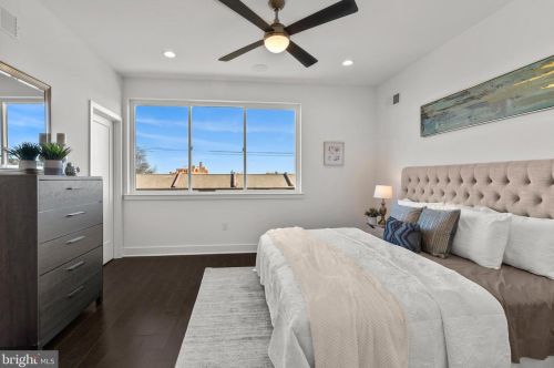 654 13 St, Philadelphia PA 19123-2427 exterior