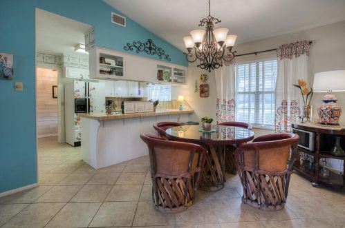 1800 Lk Dr, Huntsville TX exterior