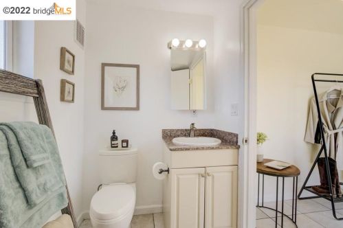 1522 Harmon St, Berkeley CA 94703-2415 exterior