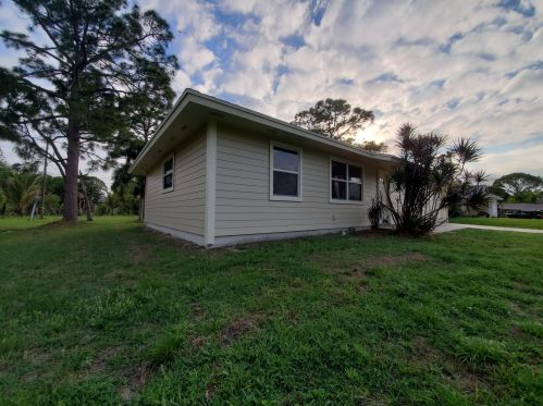 348 Placid Ave, Fort Pierce, FL 34983-1130