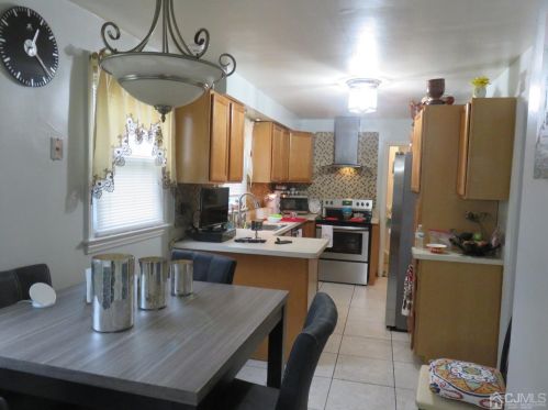 663 Jacques St, Perth Amboy NJ 08861-2746 exterior