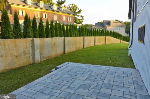 6627 Lincoln Dr, Philadelphia PA exterior