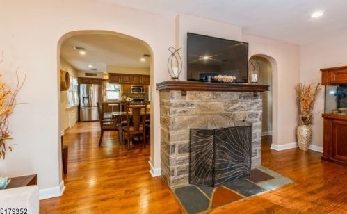 26 Acorn Dr, Clark NJ 07066-2109 exterior