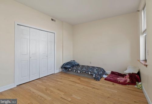 1336 Girard Ave, Philadelphia PA 19122-4212 exterior