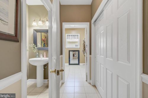 5 Cobblestone Ct, Columbus NJ 08022-1969 exterior