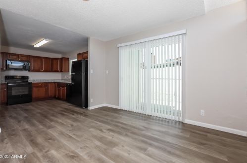 2923 Country Gables Dr, Phoenix AZ  85053-4877 exterior