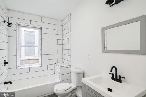 6019 Catharine St, Philadelphia PA 19147-2910 exterior