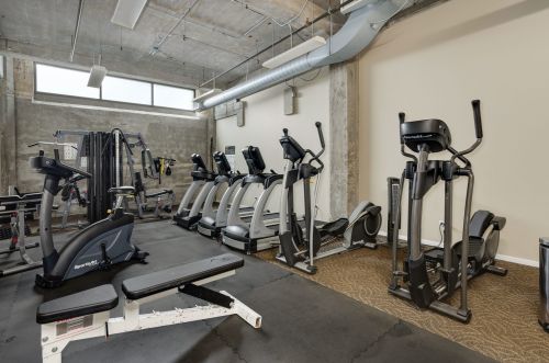 210 Desplaines St, Chicago IL  60661-5500 exterior