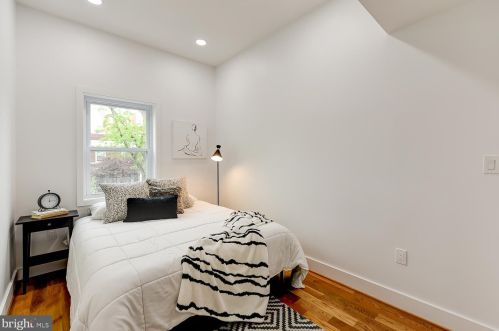 1427 Parkwood Pl, Washington DC  20010-3218 exterior