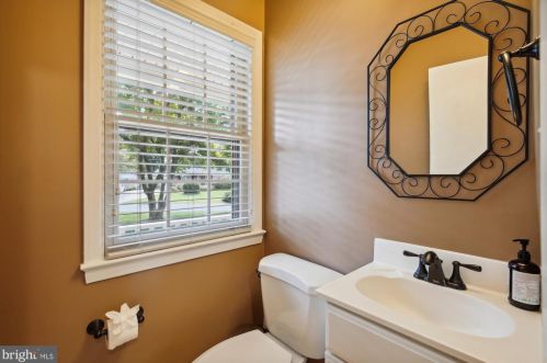 11706 Enid Dr, Rockville MD 20854-3454 exterior