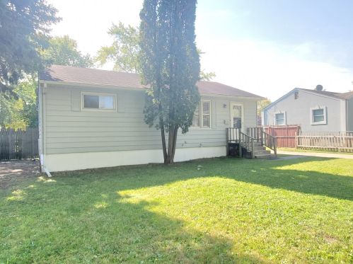 1657 Rice St, Waukegan, IL 60087-2906