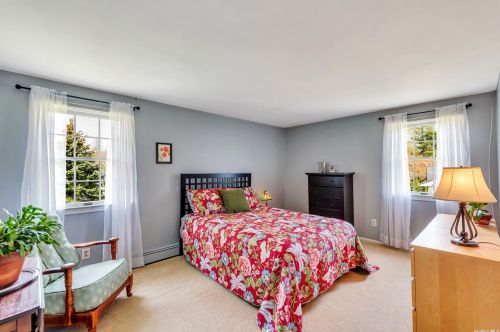 11 Maria Ct, Huntington Station NY 11746-2718 exterior