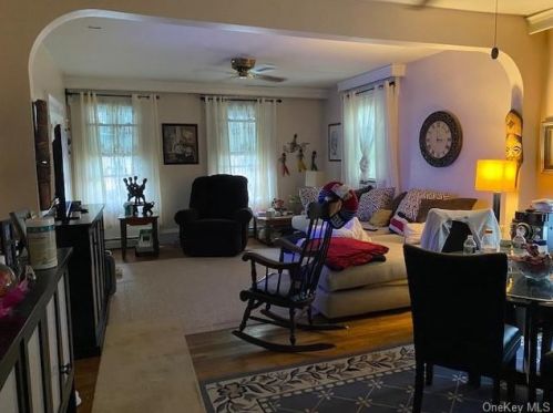 41 Washington St, Middletown, NY 10940-5232