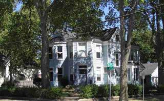 418 6th St, Pekin, IL 61554-3328