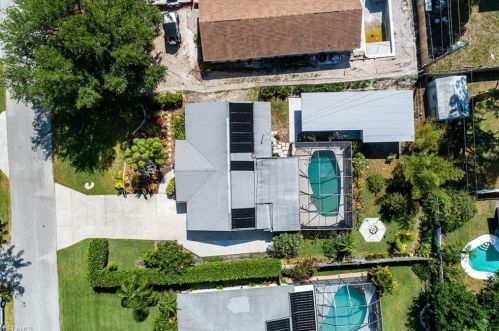 688 102 Ave, Naples FL 34108-3215 exterior