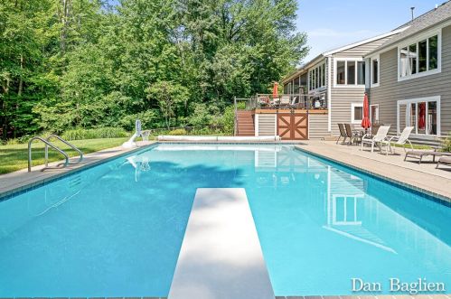 1069 Randall Rd, Meskegon MI 49441-4870 exterior