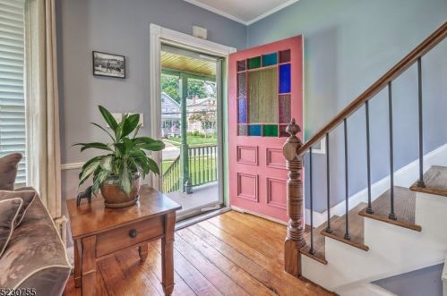 67 Leigh St, Clinton, NJ 08809-1347