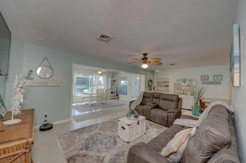 304 Bay St, Fort Pierce FL 34952-1317 exterior