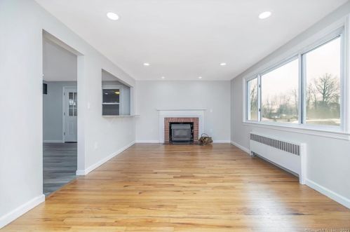 42 Lepage Rd, Windsor CT  06095-4443 exterior