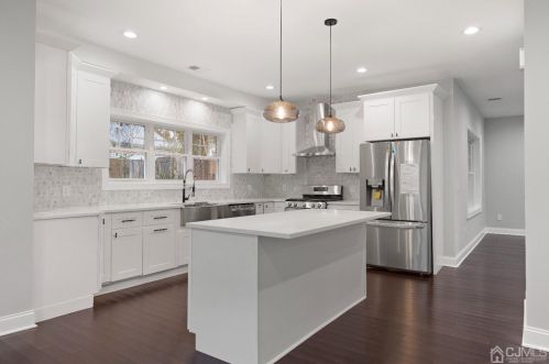 42 Wayne St, Edison NJ  08817-5322 exterior