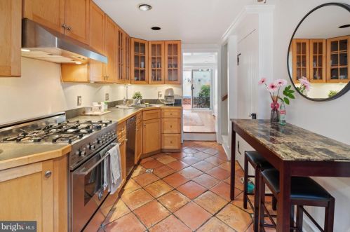 143 Fitzwater St, Philadelphia PA  19147-3407 exterior