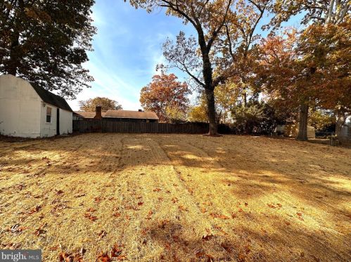 5910 Brookview Dr, Alexandria VA 22310-1819 exterior