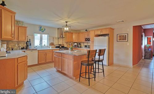 114 Chestnut St, Slatington PA 18080-1512 exterior