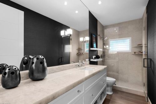 2160 Kingfish Rd, Naples FL 34102-1535 exterior