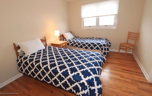 21 Dover Ave, Lavallette NJ 08735-2704 exterior