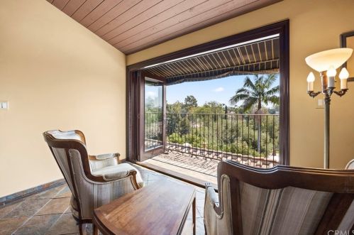 1028 Crestview Dr, Fullerton CA 92833-2203 exterior