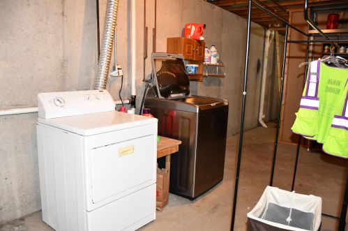 3916 Bender Rd, Middlevle MI 49333-9262 exterior