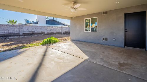 3202 Captain Dreyfus Ave, Phoenix AZ 85032-6706 exterior