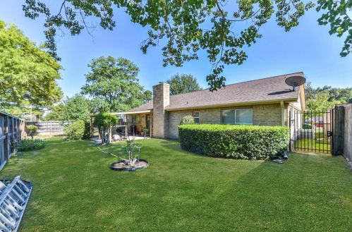 7319 Foxway Ln, Humble TX exterior