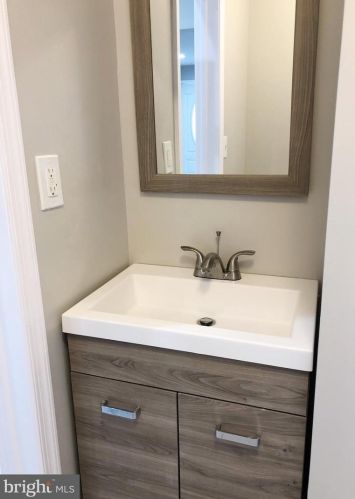 2440 10th St, Philadelphia PA  19133-1603 exterior