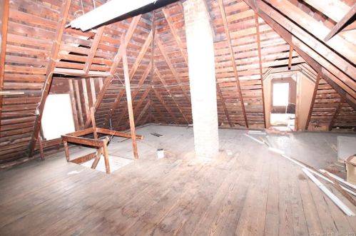 425 Burnside Ave, Hartford CT 06108-2711 exterior