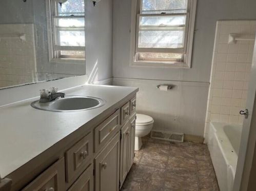 2596 Valley Ave, Grand Rapids MI 49544-1753 exterior