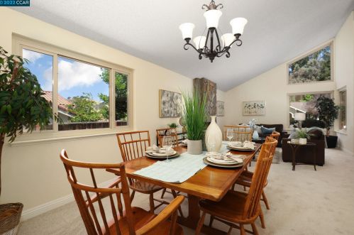 3020 Shetland Dr, Concord CA 94523-1606 exterior