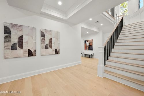 32 Meadowcroft Ln, Greenwich CT 06830-3823 exterior