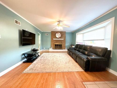 3139 Knoll Blvd, Milwaukee, WI 53222-3358