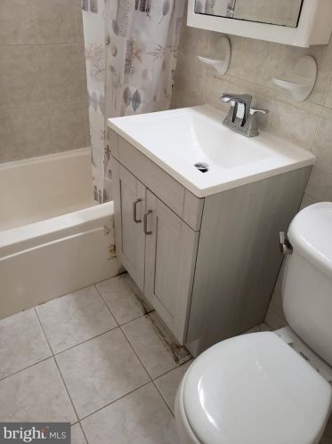 12135 Academy Rd, Philadelphia PA 19154-2946 exterior