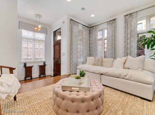 2668 Geneva Ter, Chicago, IL 60614-9002