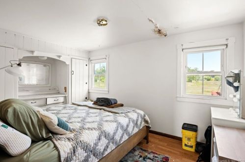 18 Melba St, Milford CT 06460-7633 exterior