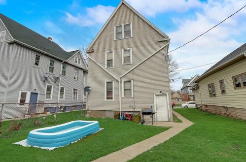 1941 28th St, Milwaukee, WI 53208-1516