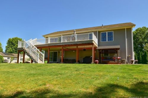 332 Frst St, Hartford CT 06118-2415 exterior