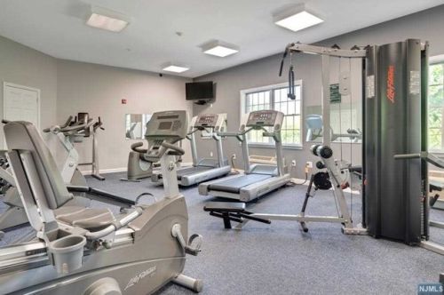 323 Willow St, Teaneck NJ  07666-4063 exterior