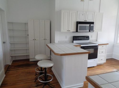 18 Maple Ave, Windsor Locks CT  06096-1434 exterior