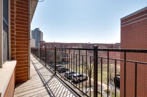 4030 Clark St, Chicago IL 60613-1302 exterior