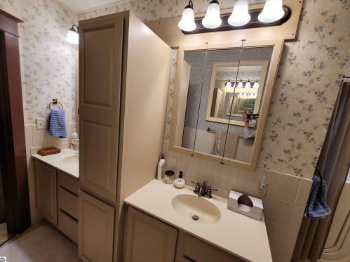 101 Orch Ave, Shepherd MI 48883-9106 exterior