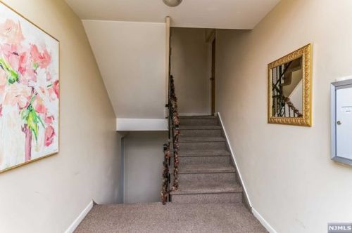 24 Un Ave, Nutley NJ 07110-3325 exterior