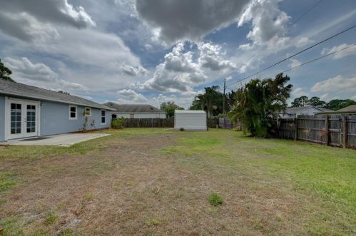 1198 Empire St, Fort Pierce FL 34983-2468 exterior